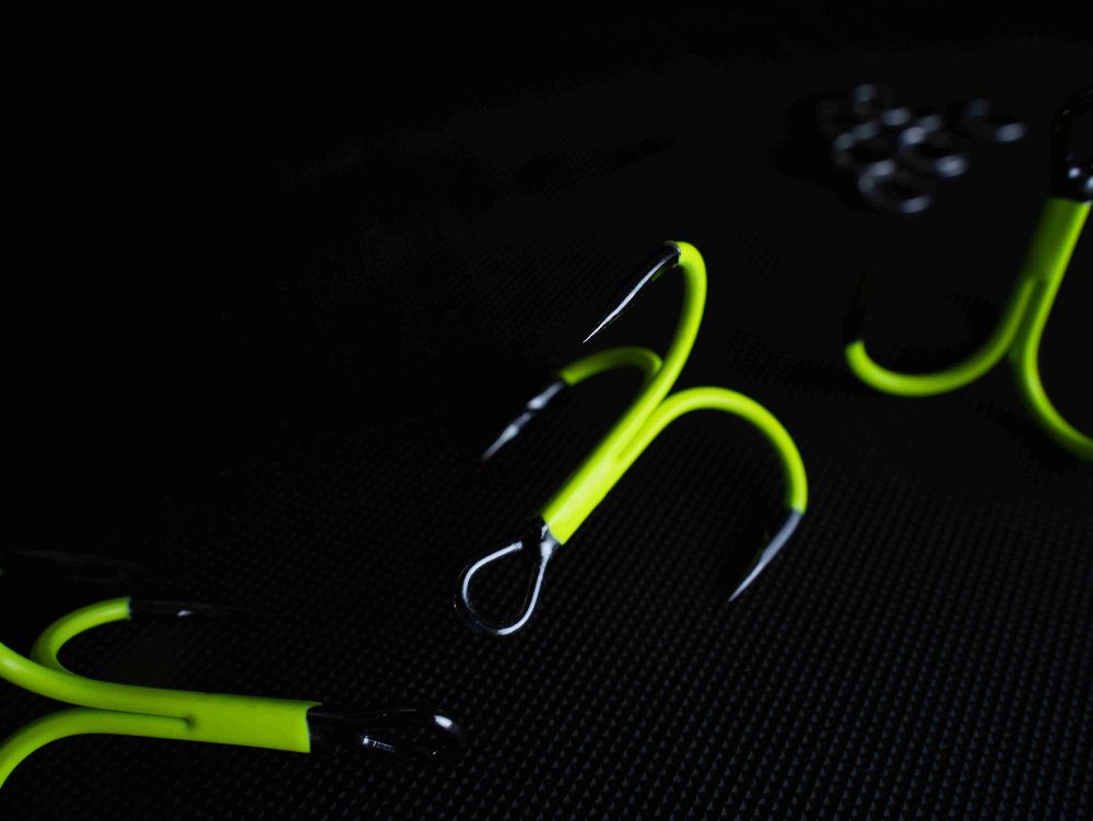 BKK SPEAR-21 UVC Treble Hooks Glow - Size 10